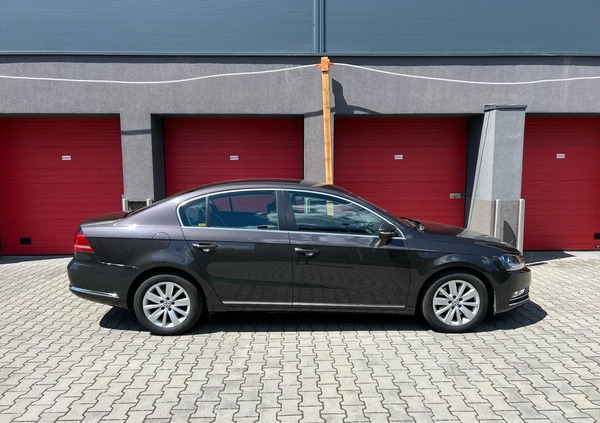 Volkswagen Passat cena 39900 przebieg: 99979, rok produkcji 2011 z Wrocław małe 407